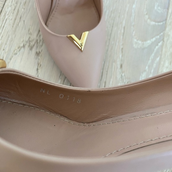 Authentic Louis Vuitton Pumps w/ Gold Hardware - Picture 5 of 6